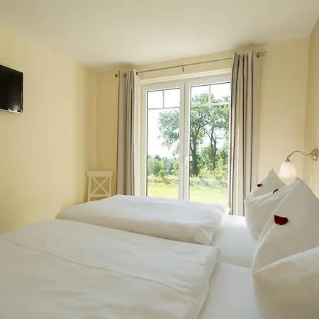 Appartementhaus Mit Meerblick Im Ostseebad Ho * Goehren (Ruegen)