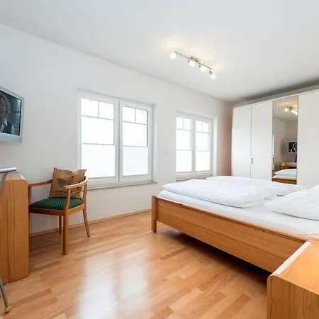 Willa Appartementhaus Mit Meerblick Im Ostseebad Ho