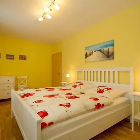 Appartementhaus Mit Meerblick Im Ostseebad Ho Goehren (Ruegen)