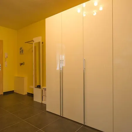 Willa Appartementhaus Mit Meerblick Im Ostseebad Ho Goehren (Ruegen)