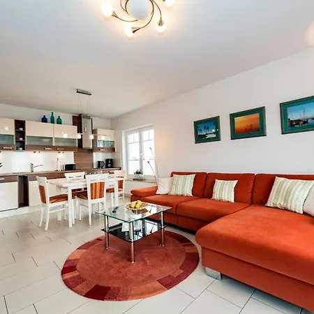 Appartementhaus Mit Meerblick Im Ostseebad Ho