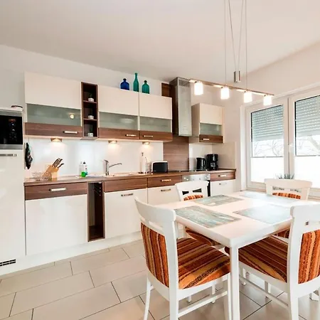 Willa Appartementhaus Mit Meerblick Im Ostseebad Ho Goehren (Ruegen)