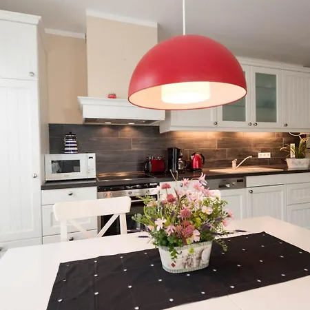 Appartementhaus Mit Meerblick Im Ostseebad Ho *