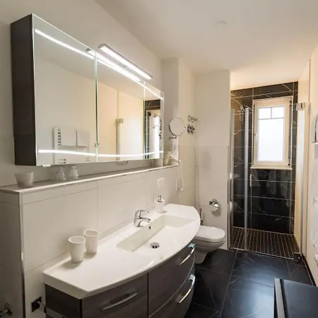 Appartementhaus Mit Meerblick Im Ostseebad Ho Goehren (Ruegen)