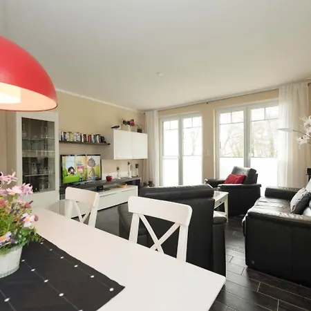 Willa Appartementhaus Mit Meerblick Im Ostseebad Ho Goehren (Ruegen)