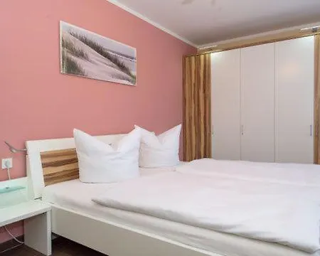 Appartementhaus Mit Meerblick Im Ostseebad Ho * Goehren (Ruegen)