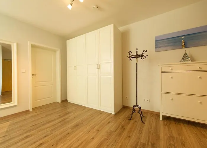 Appartementhaus Mit Meerblick Im Ostseebad Ho *