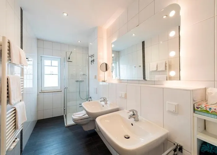 Appartementhaus Mit Meerblick Im Ostseebad Ho Вилла Гёрен