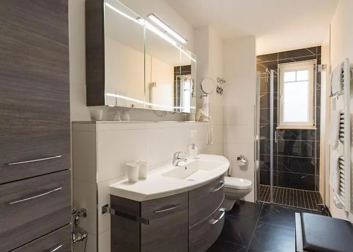 Appartementhaus Mit Meerblick Im Ostseebad Ho