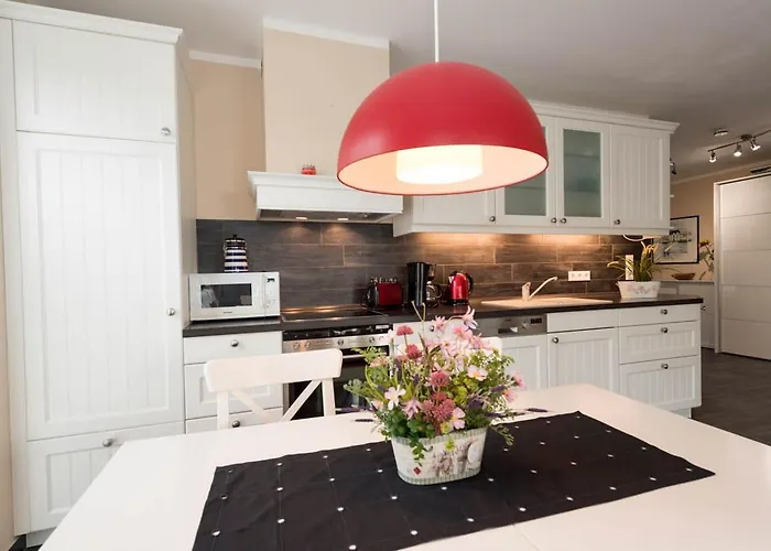 Appartementhaus Mit Meerblick Im Ostseebad Ho *