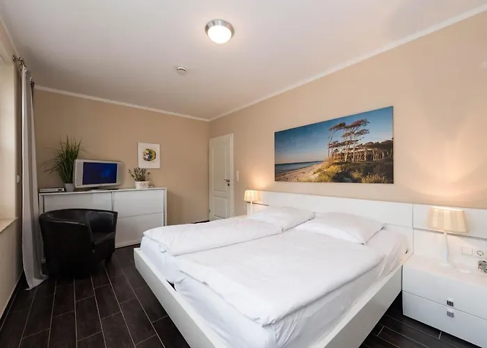 Appartementhaus Mit Meerblick Im Ostseebad Ho