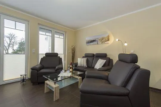 Вилла Appartementhaus Mit Meerblick Im Ostseebad Ho